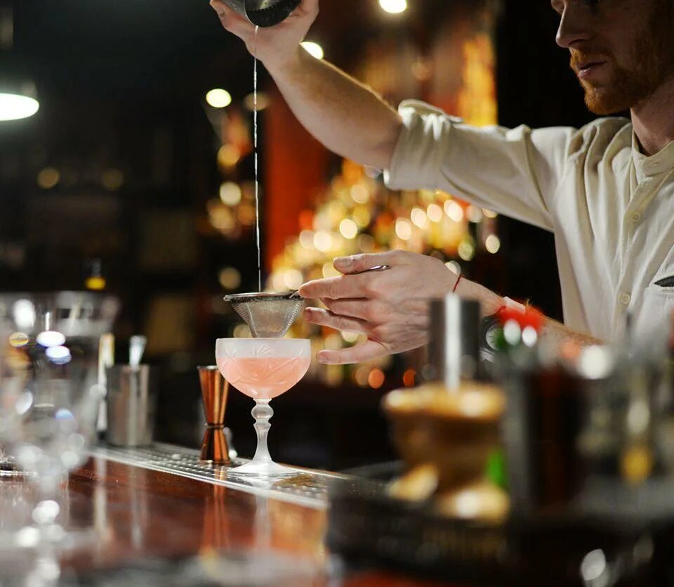 Моет бар. Ванна moet chandon. Moet chandon стойка. Бочка лофт moet chandon. Бар%20 разведка%20 интерьер.