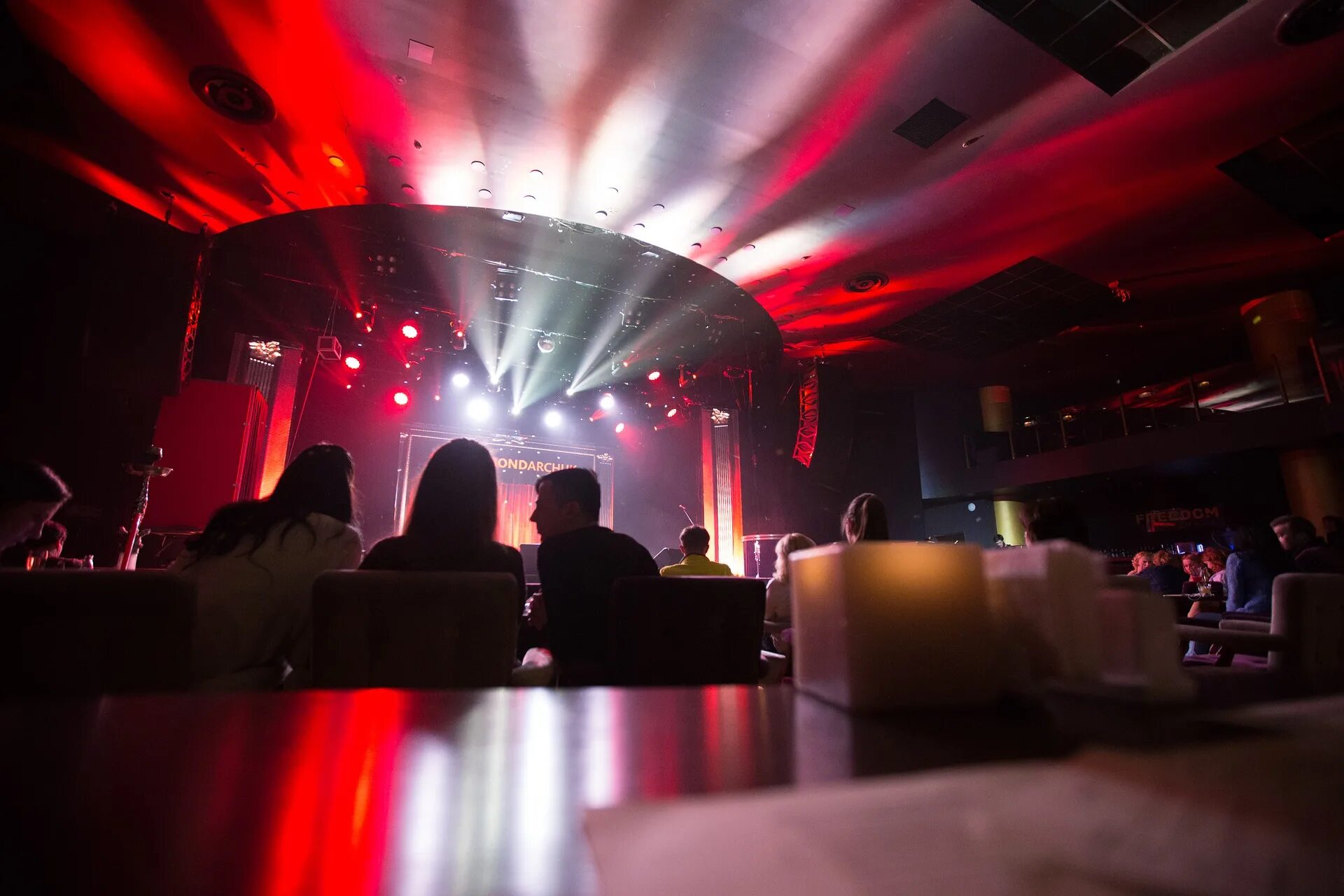 Зира ресторан. Кафе с танцполом магнитогорск. Night club. Империя караоке. Ночной клуб караганда 2016.