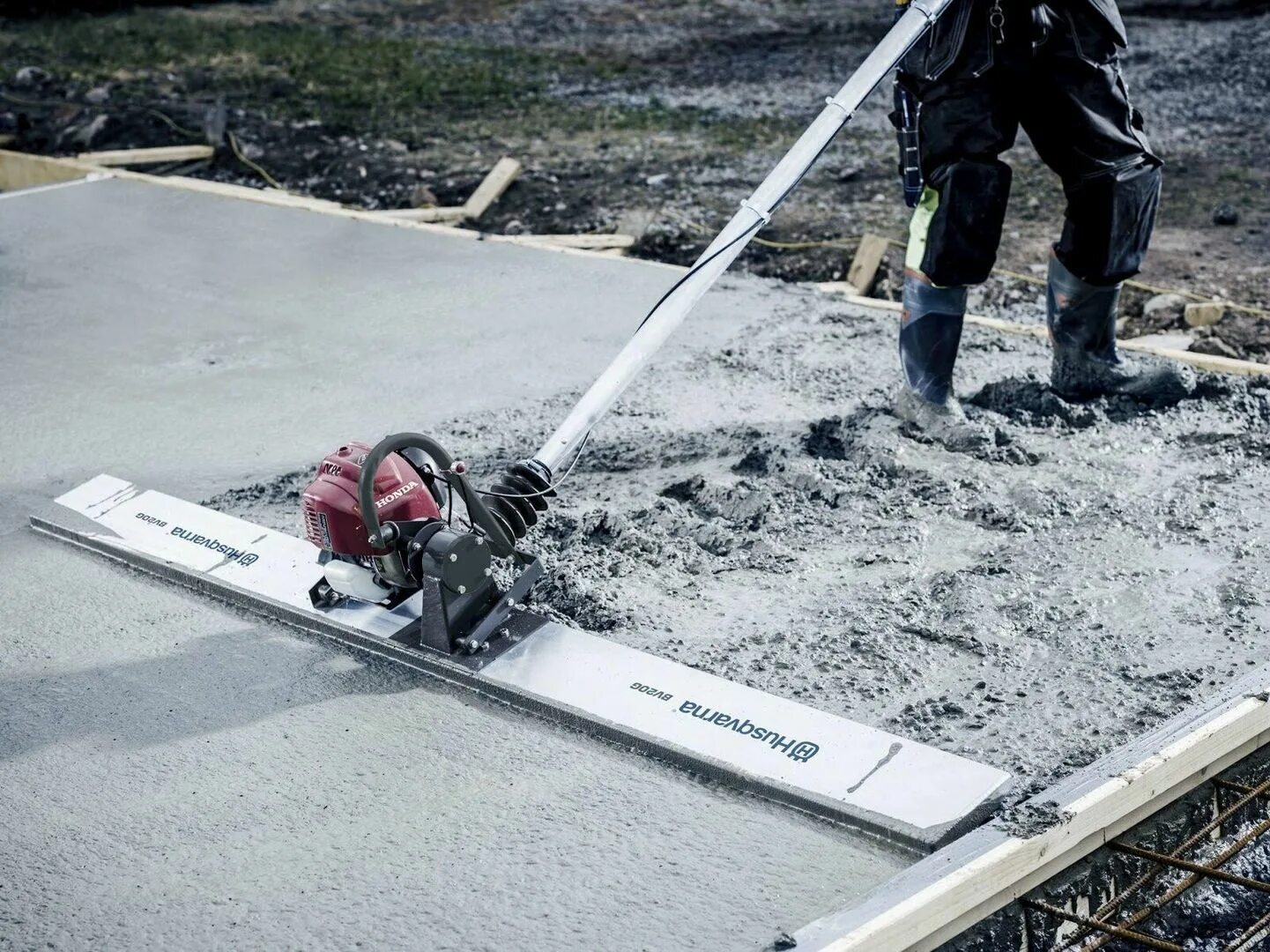 Оборудование для бетонных работ. Вибрирование бетона глубинным. Бетономешалка рбм -5. Алмазная резка стен хилти. Торкрет машина aliva.