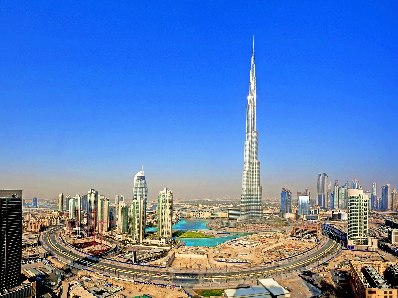 Небоскреб в эмиратах. Небоскреб в эмиратах. Эмират дубай высотка. Небоскреб бурдж-халифа (оаэ, дубай). Архитектор бурдж халифа.