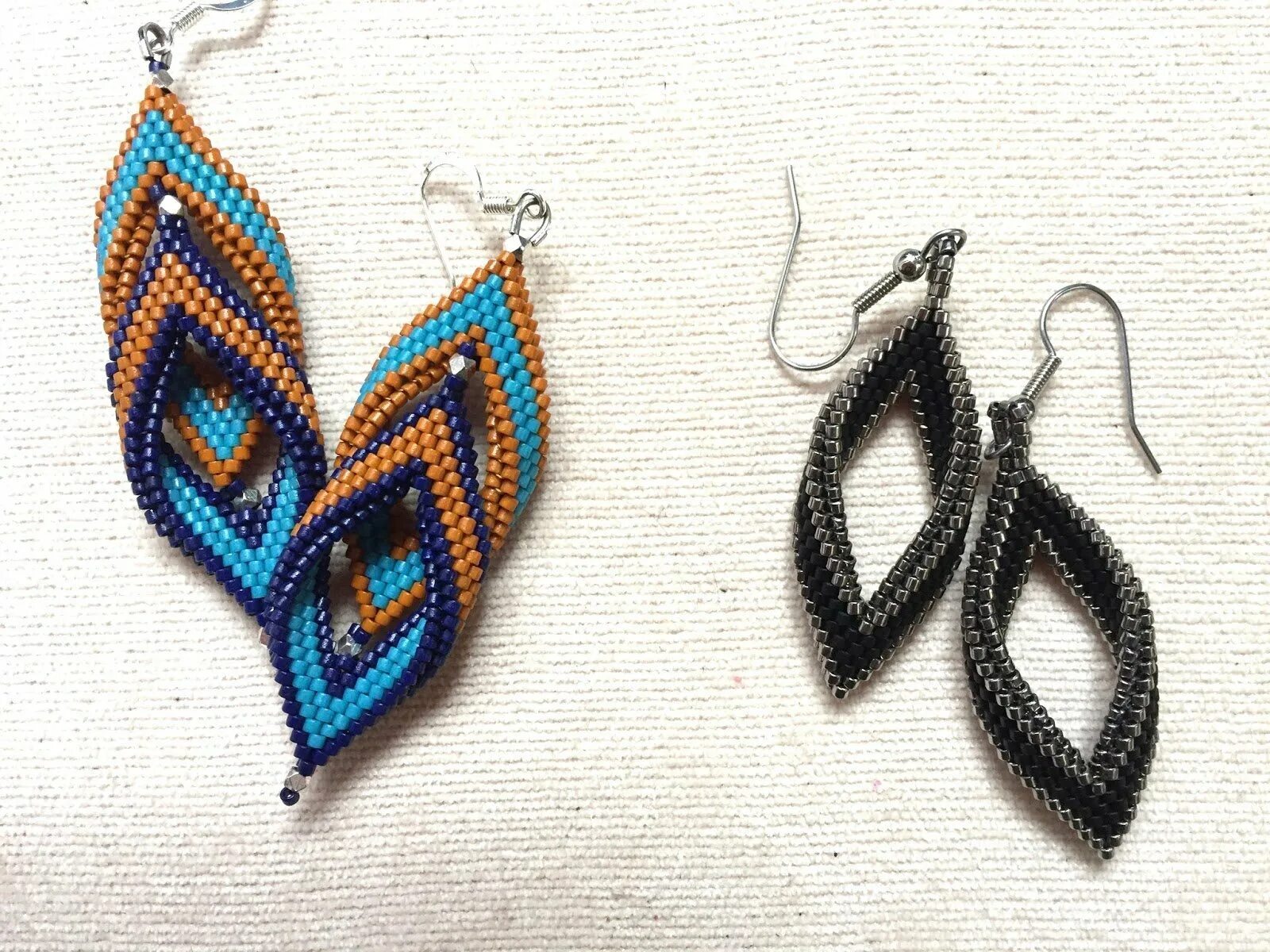 Мастер класс по изготовлению сережек из бисера. Seed bead серьги. сережки из бисера. серьги ромбы из бисера. плетеные серьги из бисера.