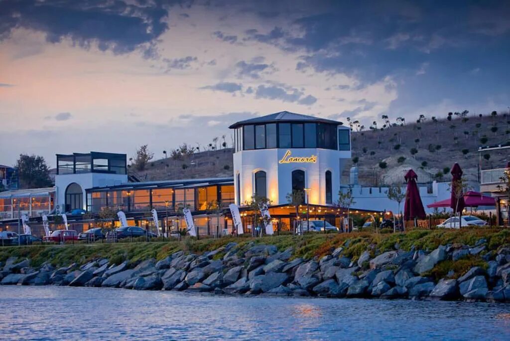 West Marina Бейликдюзю. Ресторан-казино Amore Стамбул. West Istanbul Marina Beylikdüzü Restaurant.