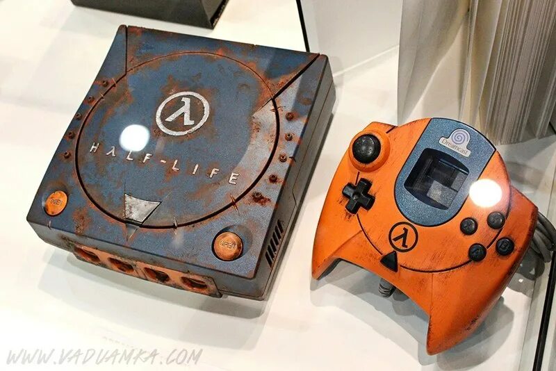 Half life dreamcast. Dreamcast приставка. Sega Dreamcast half-Life. Игровая приставка Дримкаст 2000. Приставки сега Дрем каст.