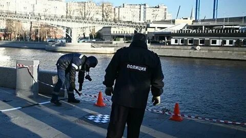 Упал в москву реку