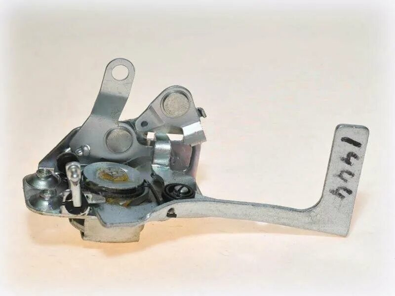 защелка багажника 21213. замок двери нива 21213. замок двери задка ваз 21213. замок двери правой 2121-6105012-10. дверной замок нива 2121.