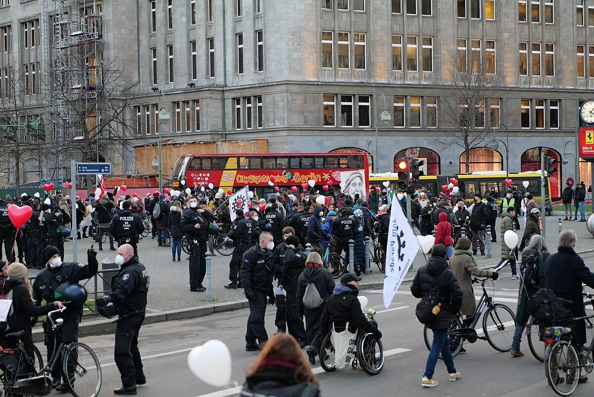 Погода в берлине сегодня сейчас. Berlin 2025. берлин сейчас. берлин 2025 года. восточный берлин 2025.