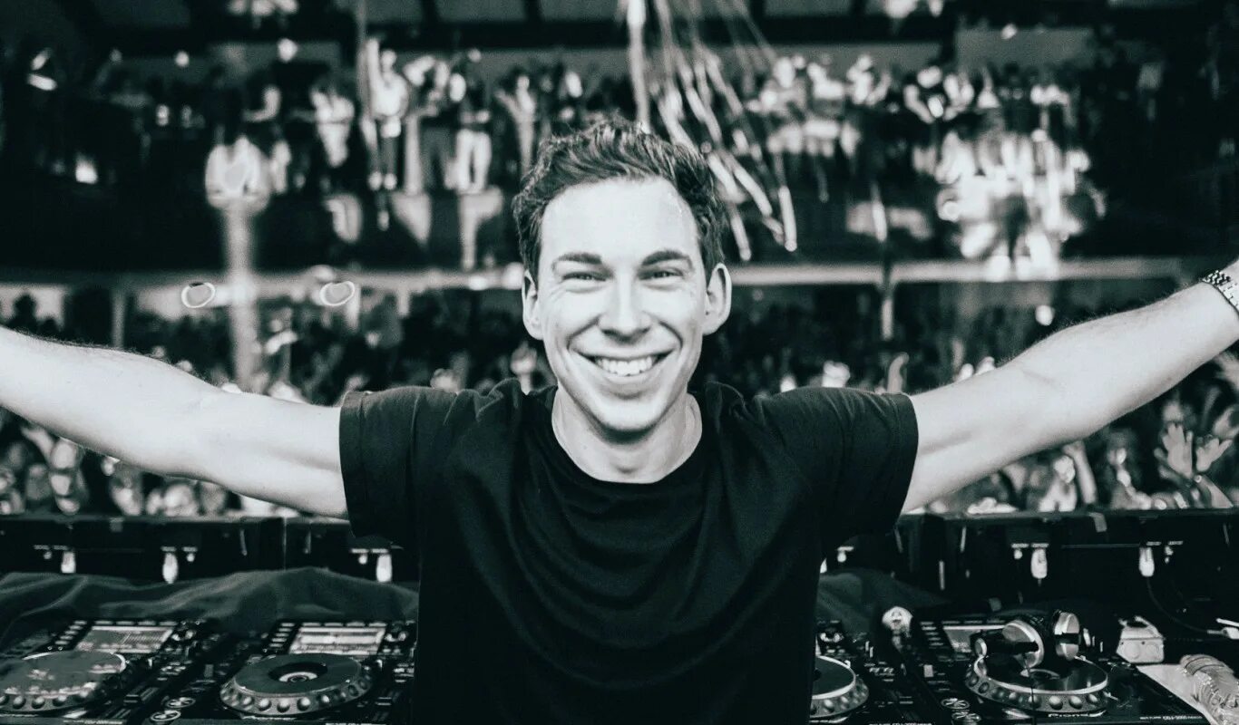 Tiesto like mike. Хардвелл. DJ Hardwell. Hardwell фото. DJ Hardwell диджеи Нидерландов.