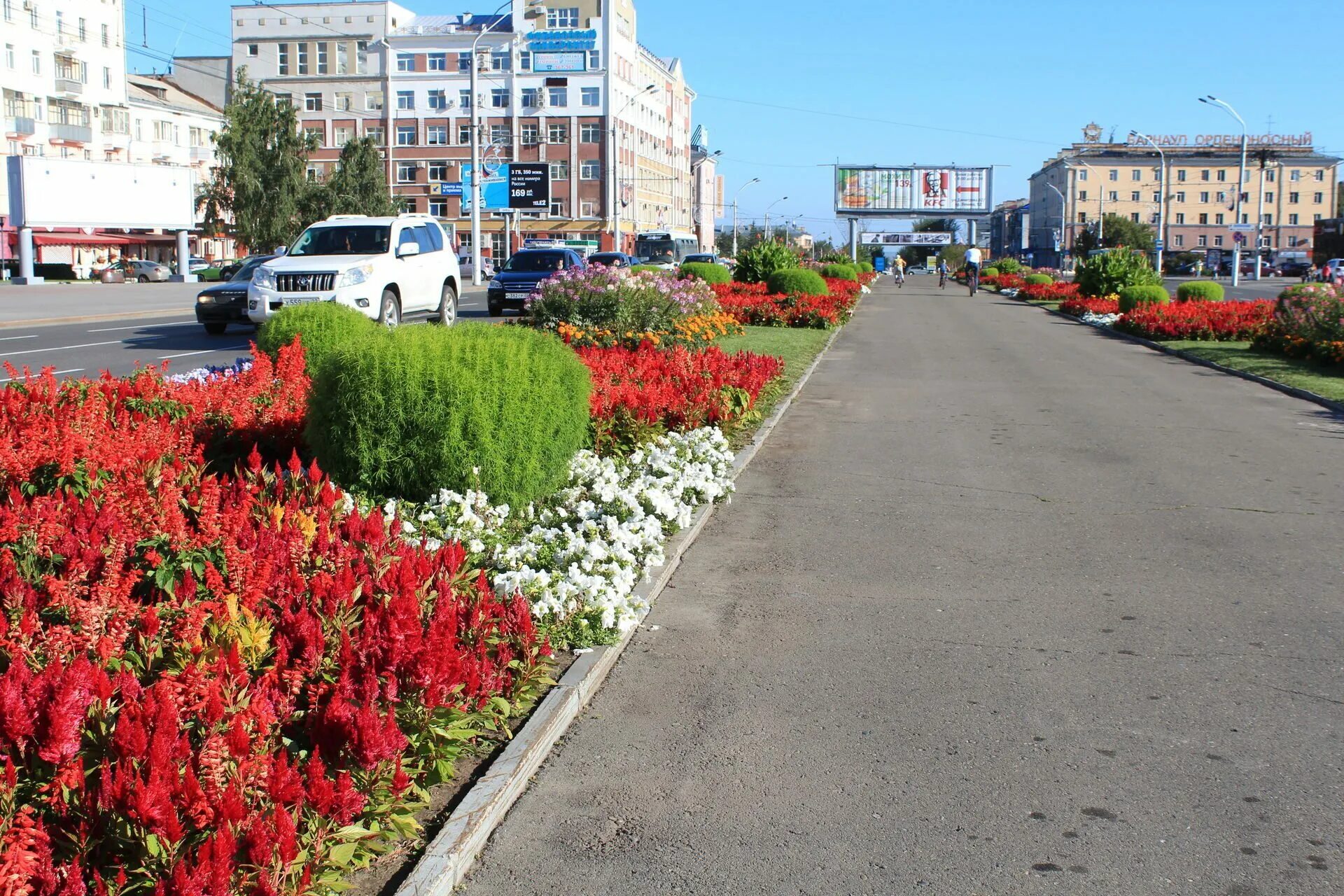 Цветы пл. Площадь октября Барнаул цветы. Клумбы города Кирова. Клумба Северобайкальск 2022. Клумбы Барнаула Барнаула.