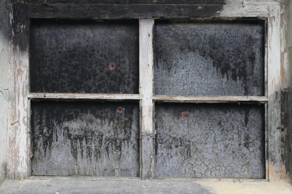 грязный подъезд окно. к чему снится помыть окно. грязные окна фото прикольные. грязные окна во сне. русское грязное окно.