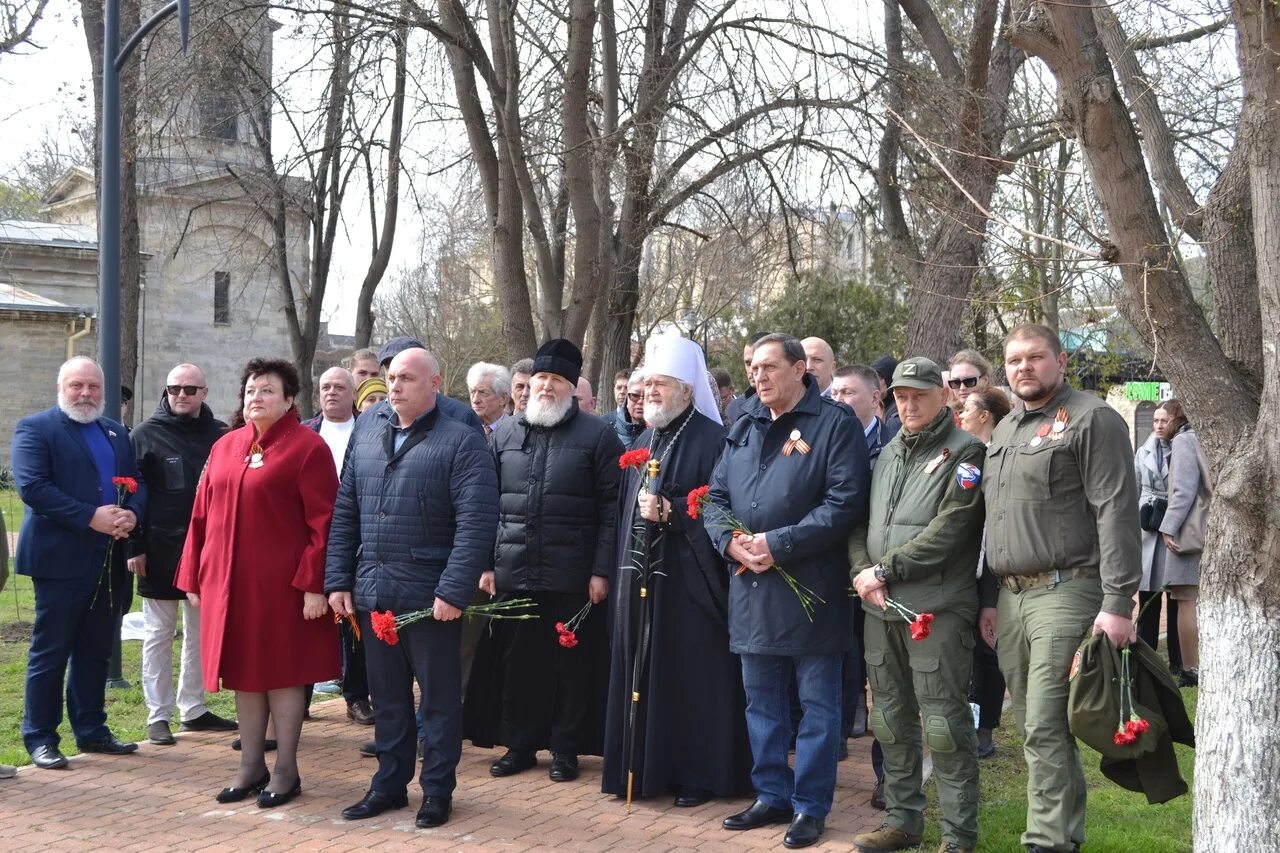 Дата освобождения керчи. Открытие памятника. открыли памятник. торжественное открытие. день освобождения крыма.