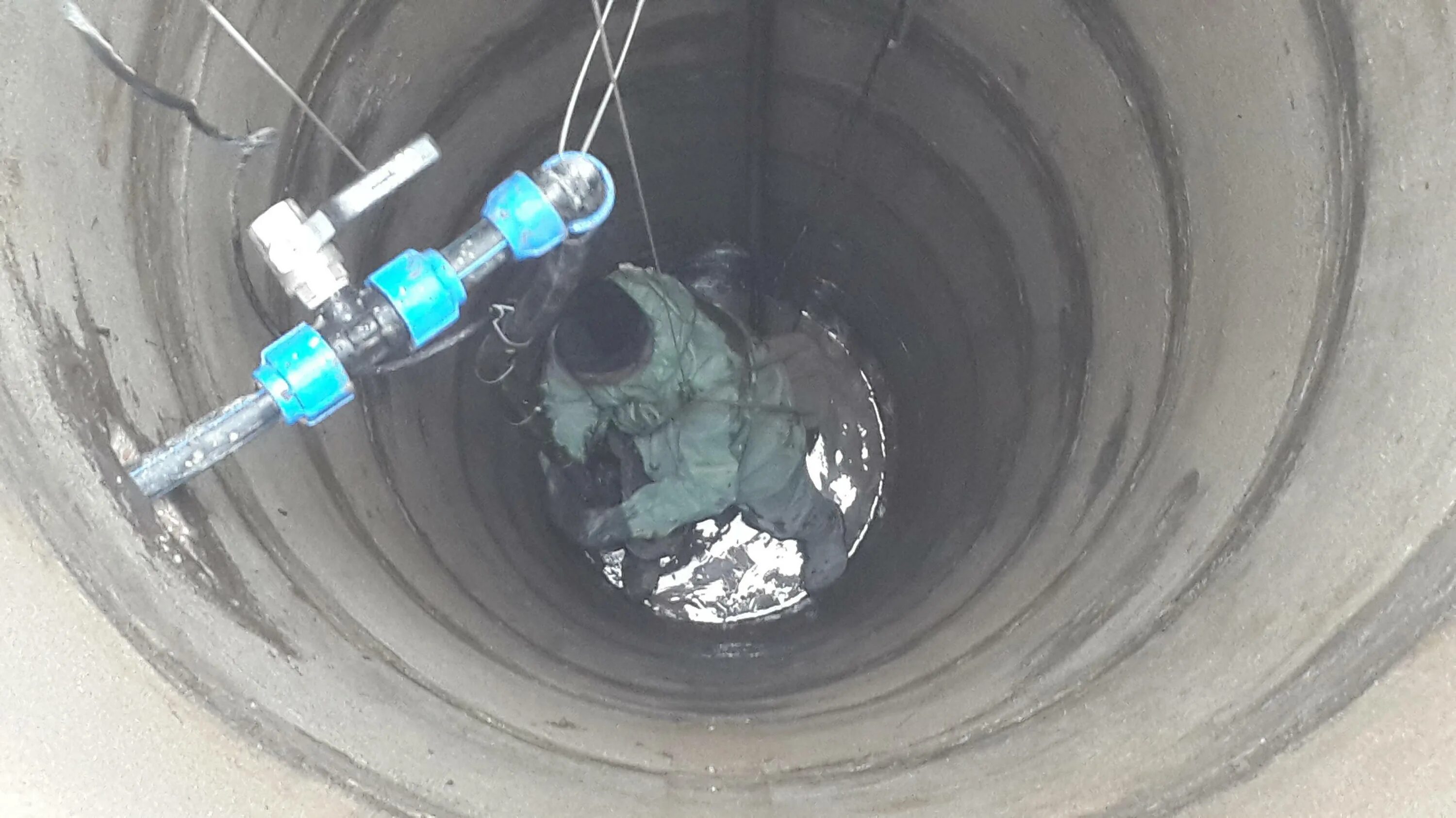 Зимний водопровод из колодца для дачи. Разводка в колодца. Водопроводный колодец 12г. Водопроводный колодец пнд 32. Труба для колодца.