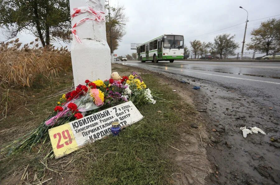 Взрыв автобуса в Волгограде 2013. 21 Октября 2013 теракт в Волгограде. Октябрь 2013 взрыв Волгоград. Теракт взрыв автобуса в Волгограде.