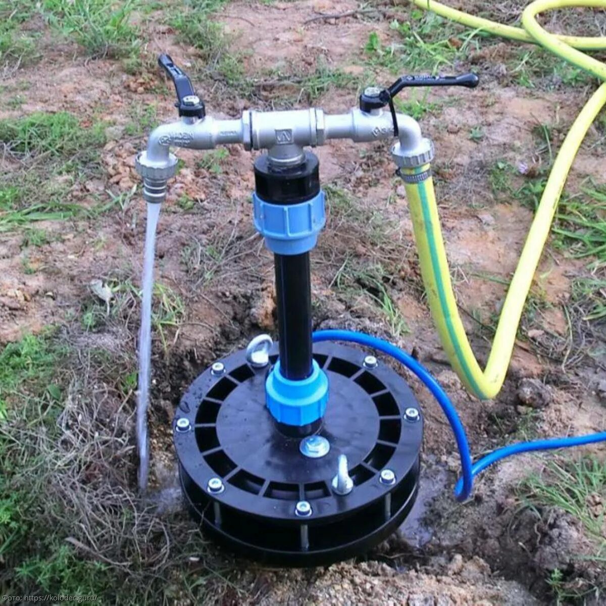 Скважина на даче. Пробурили скважину что делать дальше. Пробурили скважину что делать дальше. Обсадная труба для скважины буровик. Скважина на воду на участке.