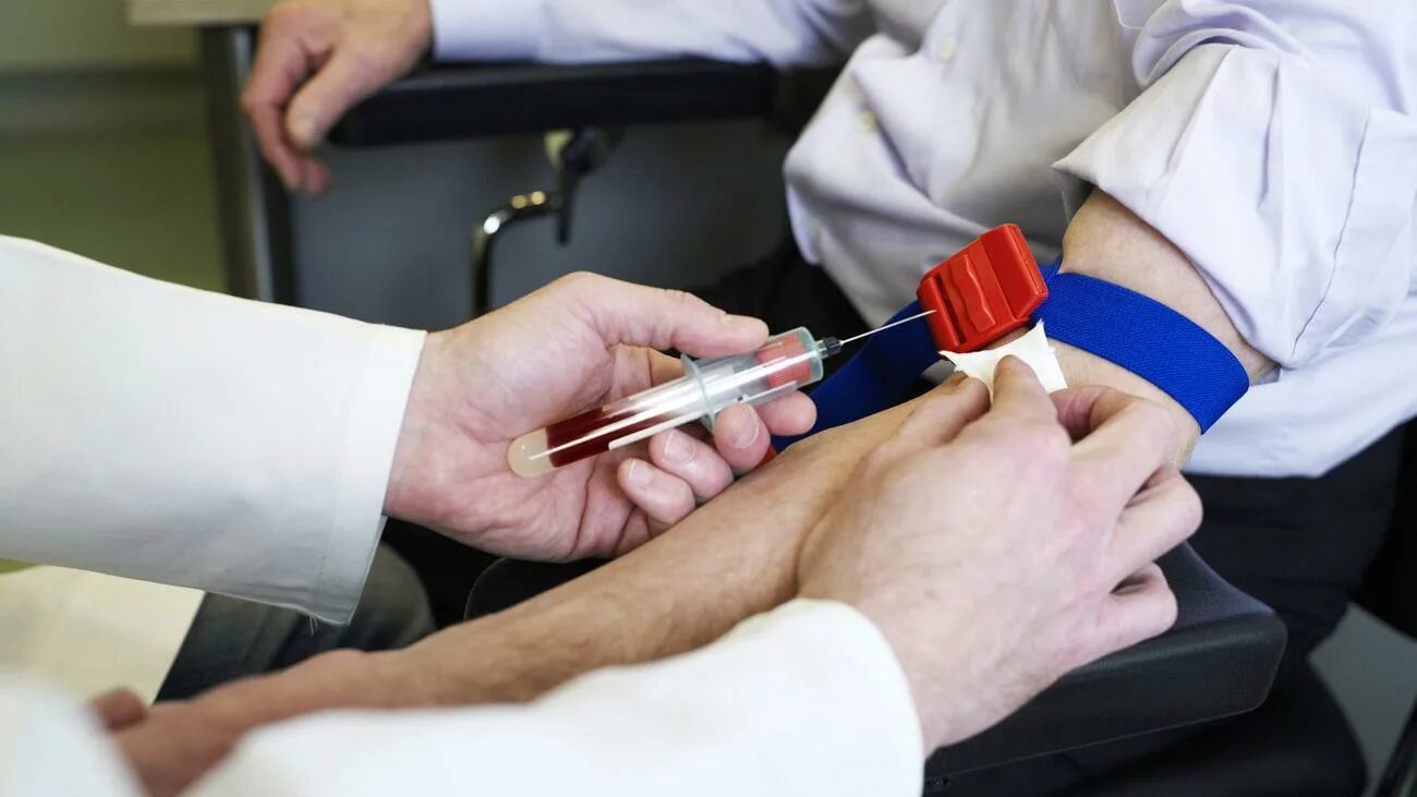 Забор крови на исследование. Тест вена. Кровь медицина. Тест-система «allscreen». Тест вена.