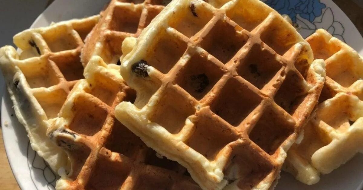 мягкие вафли для электровафельницы с творогом. творожные вафли в вафельнице. венские вафли с творогом. венские вафли из творога в электровафельнице. мягкие вафли для электровафельницы с творогом.