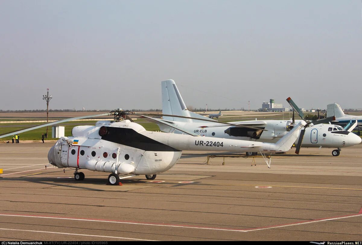 Универсал авиа симферополь. L410 turbolet. Универсал авиа. Универсал авиа заводское. Огап фото.