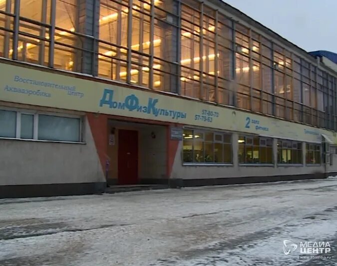 Бассейн череповец на фанере. Стадион фмк череповец. фок череповец сталеваров. дом физкультуры череповец бассейн. дом физкультуры череповец.
