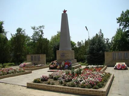 Памятники александровска