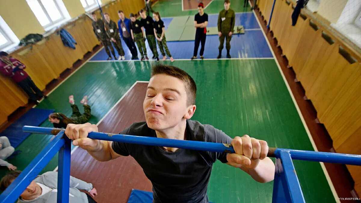 В школе был спортсменом. Физическая подготовка. Школьник спортсмен. Физическая подготовка школьников. Физкультура для школьников.