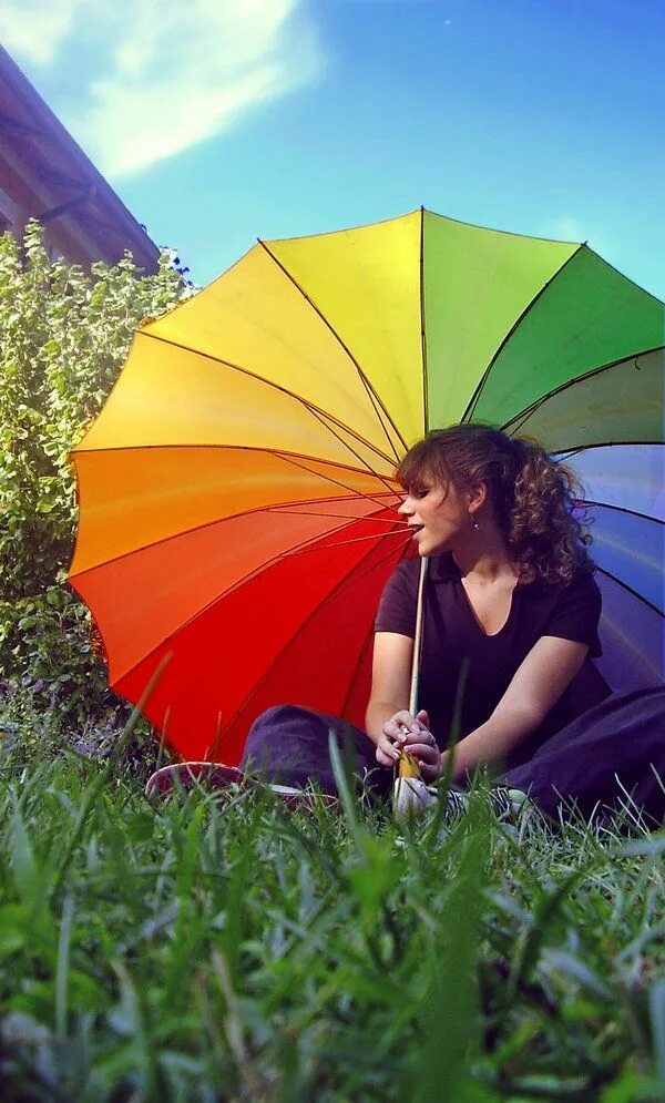 Фотосессия с цветным зонтом. Фотосессия с разноцветным зонтом. Фотосессия с радужным зонтом. Девушка с цветным зонтом. Сколько лет зонтику