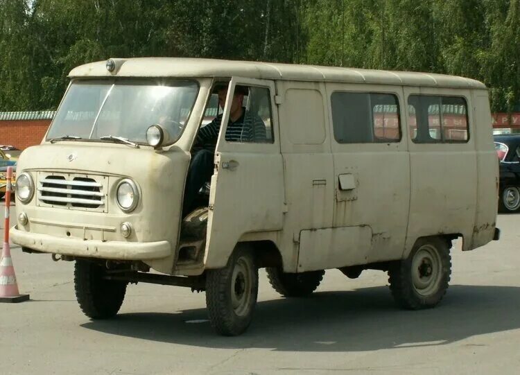 Уаз 450 прототип. Уаз 452 буханка старая. Уаз 450 опытный. Уаз буханка 1965. Уаз-450 буханка.