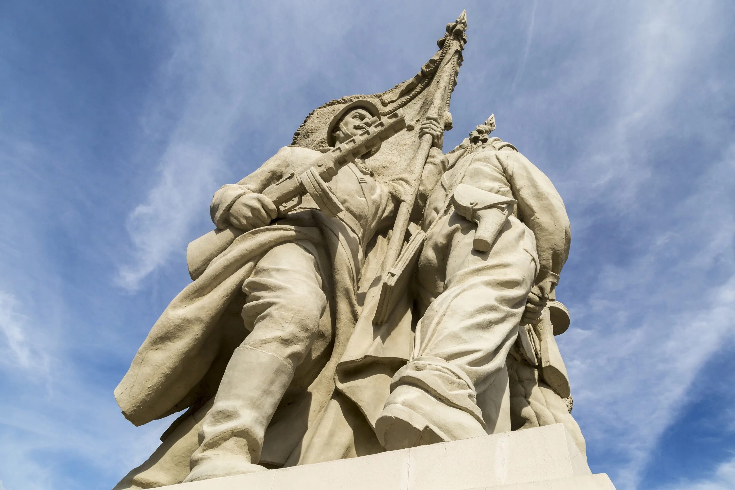 Монумент соединение фронтов волгоград. Соединение фронтов. Памятник в пятиморске волгоградская область. Пятиморск калачевского района. Памятник соединение фронтов в волгограде.