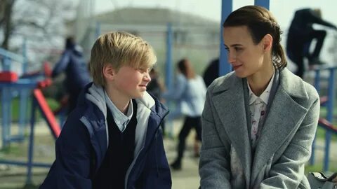 Кадры из фильма "Весна перемен" .