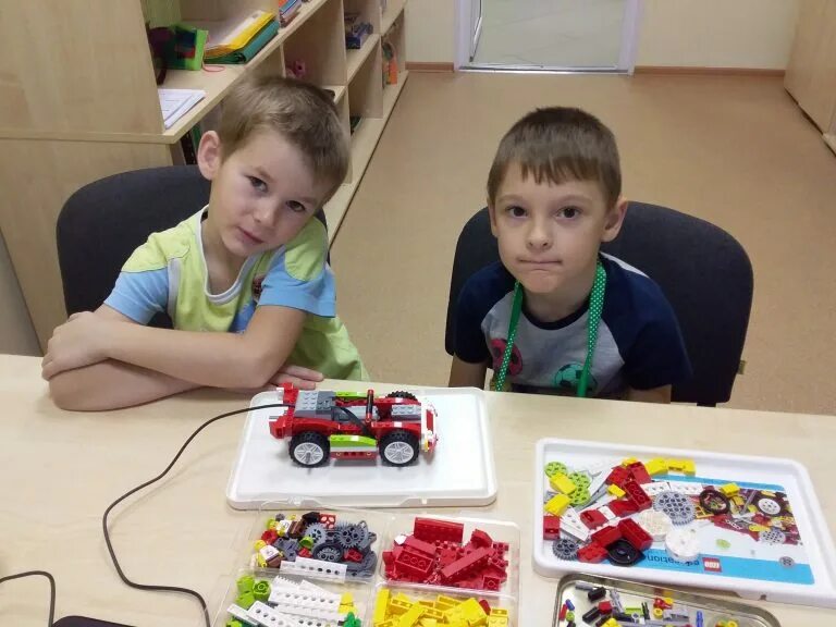 робототехника занятие в подготовительной группе. робототехника для детей в доу. конструктор лего в детском саду. робототехника в старшей группе. робототехника в старшей группе.