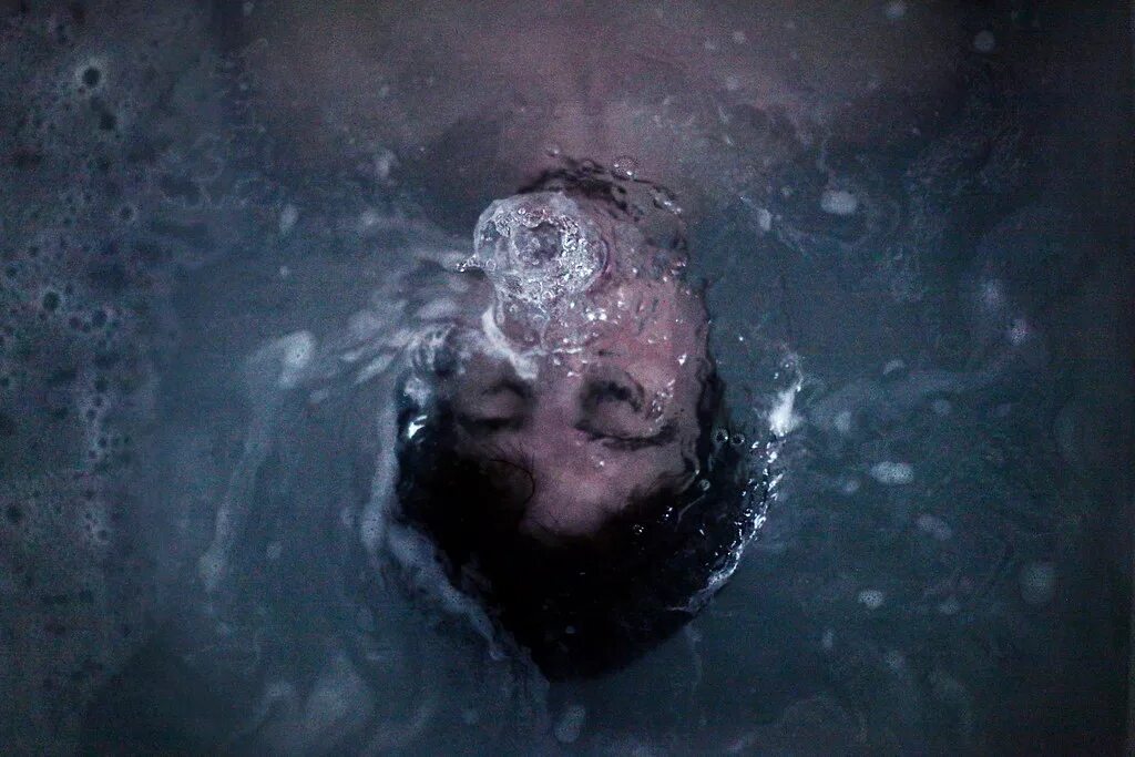 Let me drown. Тонущий человек. Страх утонуть. Тонет в воде.