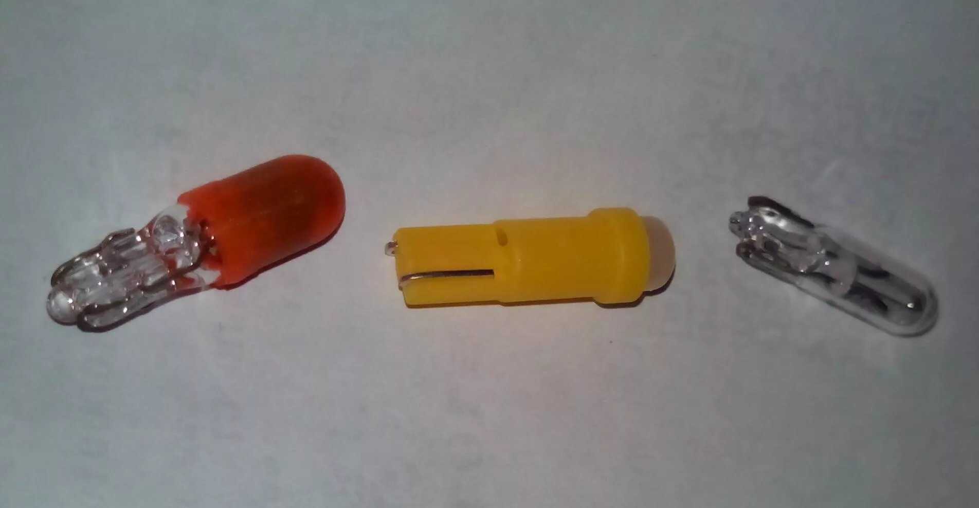 Лампочки в подсветку печки тойота королла 150. Лампочки заднего хода лансер 9. Лампочка подсветки горит. Лампочка подсветки горит. Подсветка номерного знака kia spectra.