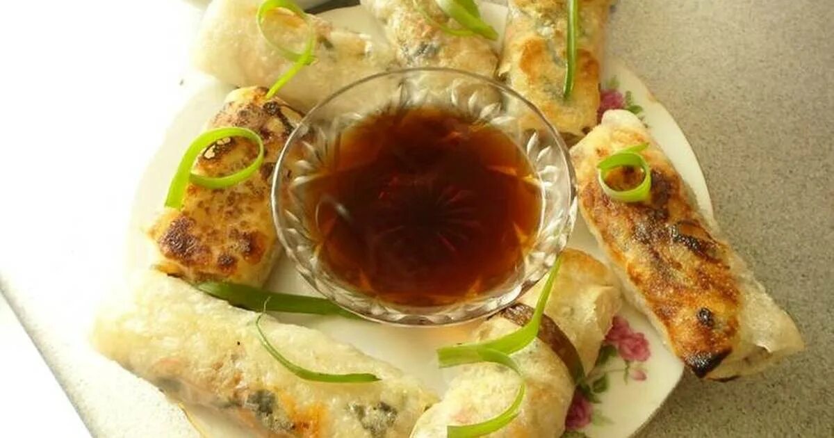 Нэм вьетнамские. Вьетнамские блинчики Нэм. Нэмы Вьетнамская кухня. Нэм вьетнамские из рисовой лепешки.