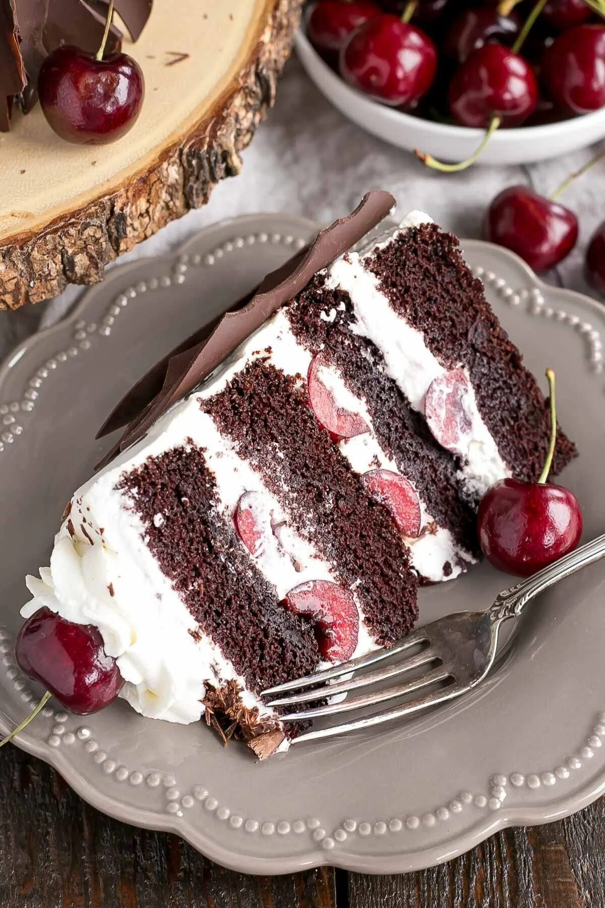 Шварцвальдский вишневый торт черный лес. Торт "чёрный лес" (Black Forest Cake). Шварцвальд торт. Швардсвальский вишневый торт «черный лес». Торт черный лес классический с вишней рецепт