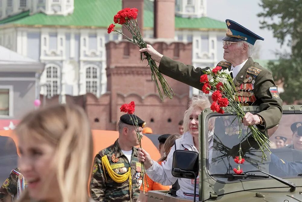 Посвященный великому празднику день победы. Празднование дня Победы. С днем Победы. С праздником днем Победы. Торжественное празднование дня Победы.