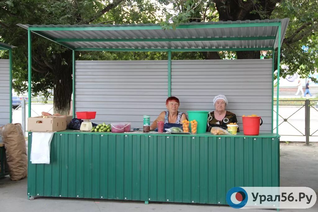 Прилавок на улице. Навес для торговли. Прилавки для уличной торговли. Навес для уличной торговли. Столы с навесом для уличной торговли.