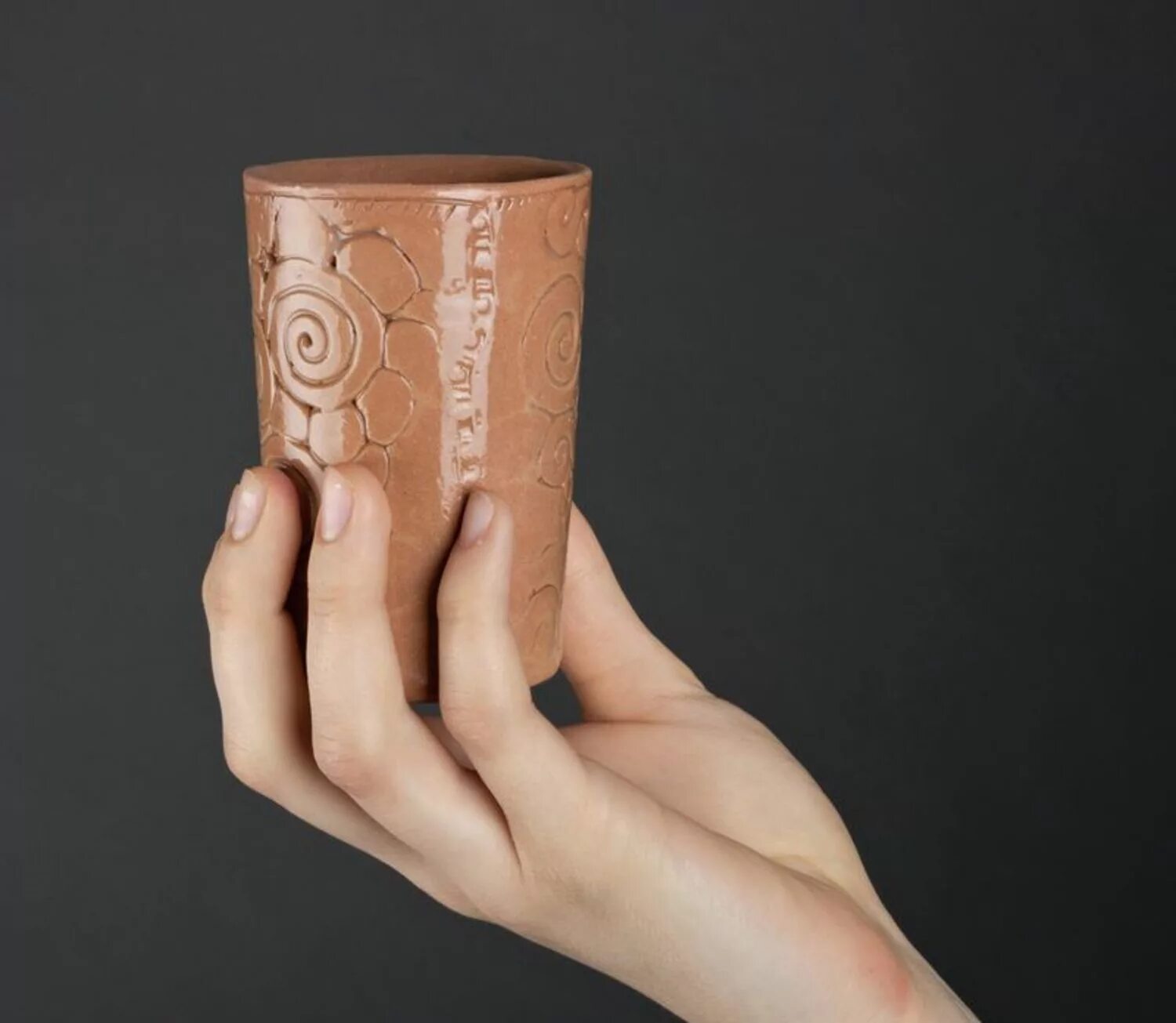 Стакан из керамики. Стопка глиняная. Маленький стаканчик керамика. Стакан из глины. Стакан из керамики.