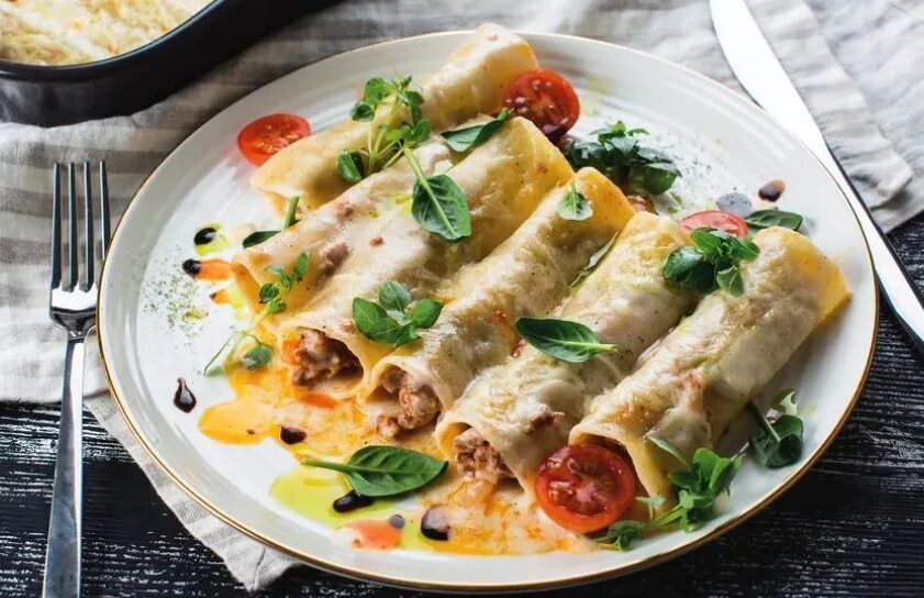 Фаршированные макароны каннеллони. Каннеллони милти. Фаршированные каннеллони с фаршем. Паста каннеллони с фаршем. Паста каннеллони - cannelloni.