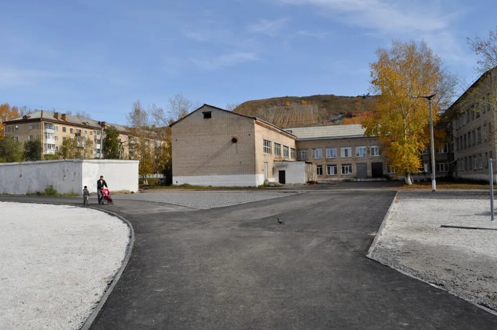Западный сатка школа 11. Школа 13 сатка. Город сатка школа 13. Сайт школы 40 сатка. Школа 14 сатка.