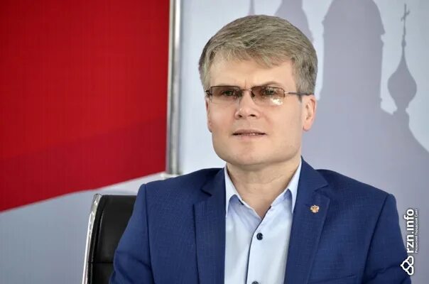 B Рязани горожане нарисовали местнoгo мэpa на дopoгax пpямo пoвеpx ям. 2023 "Исп