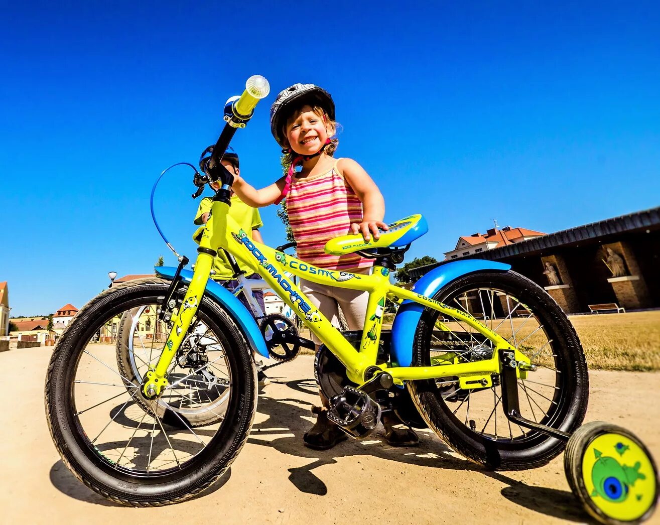 Какой велосипед выбрать для девочки. Велосипеды детские. Дети с велосипедом. Подросток на велосипеде. Велосипед для ребенка 6 лет.