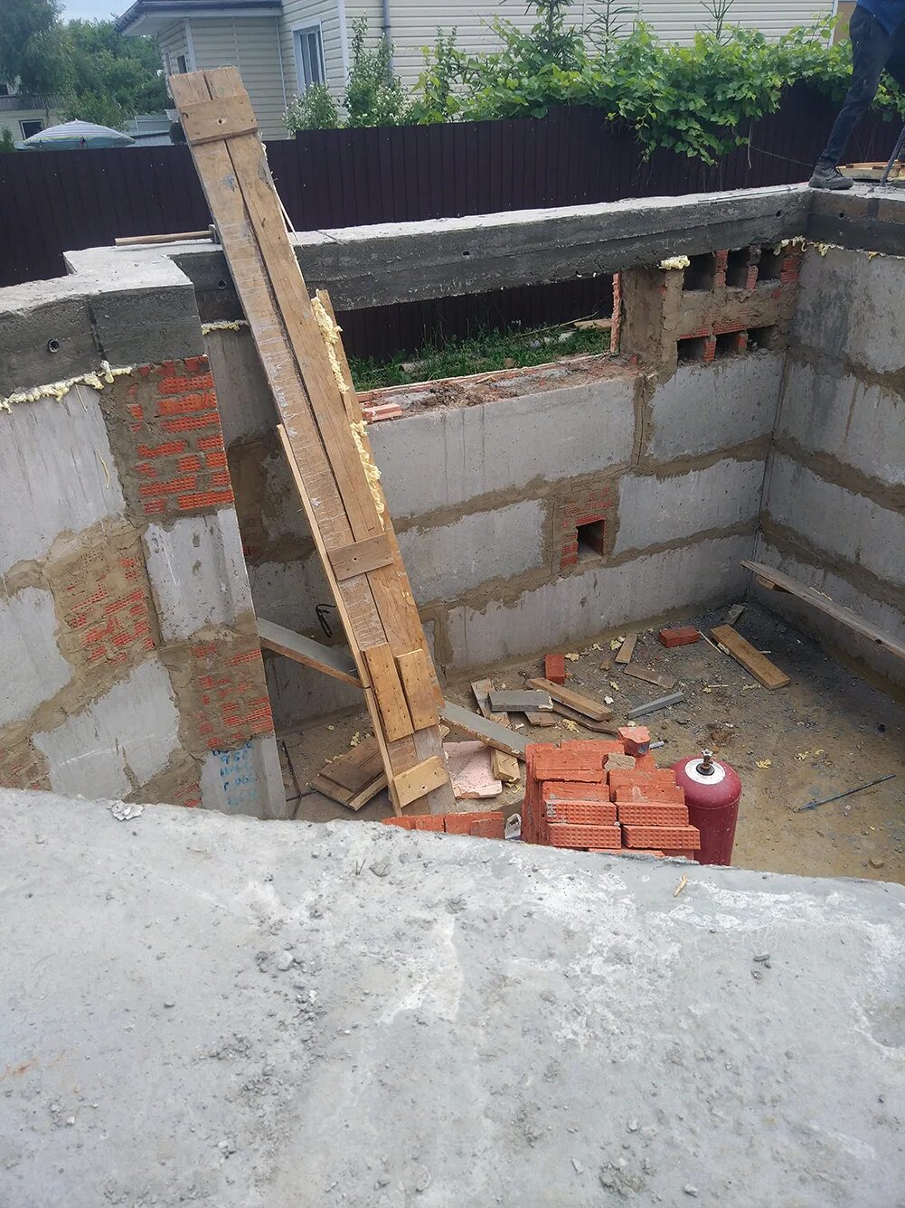 можно ли заливать армопояс. армопояс 150х200. армопояс 200х200. армопояс для плит перекрытия. можно ли заливать армопояс.