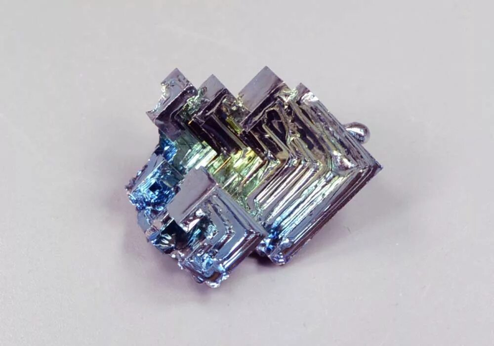 Синтетический Кристалл висмута. Цинк кобальт висмут кварц. Qm459-3 Bismuth. Висмут искусственно выращенный.