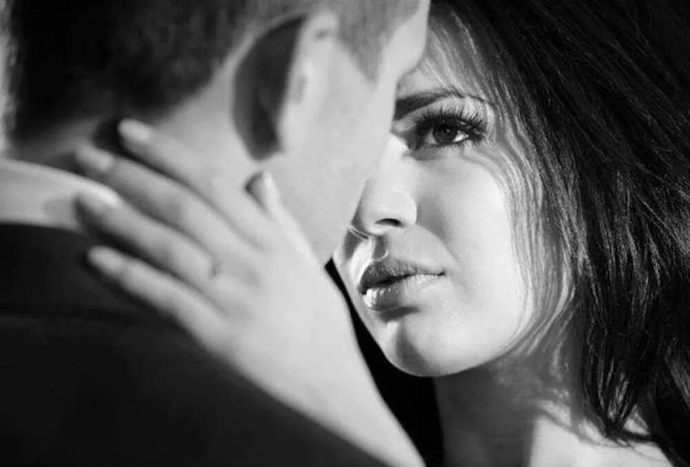 нежный мужчина. взгляд глаза в глаза. женщина глазами мужчины. взгляд влюбленных. женщина друг глазами мужчины.