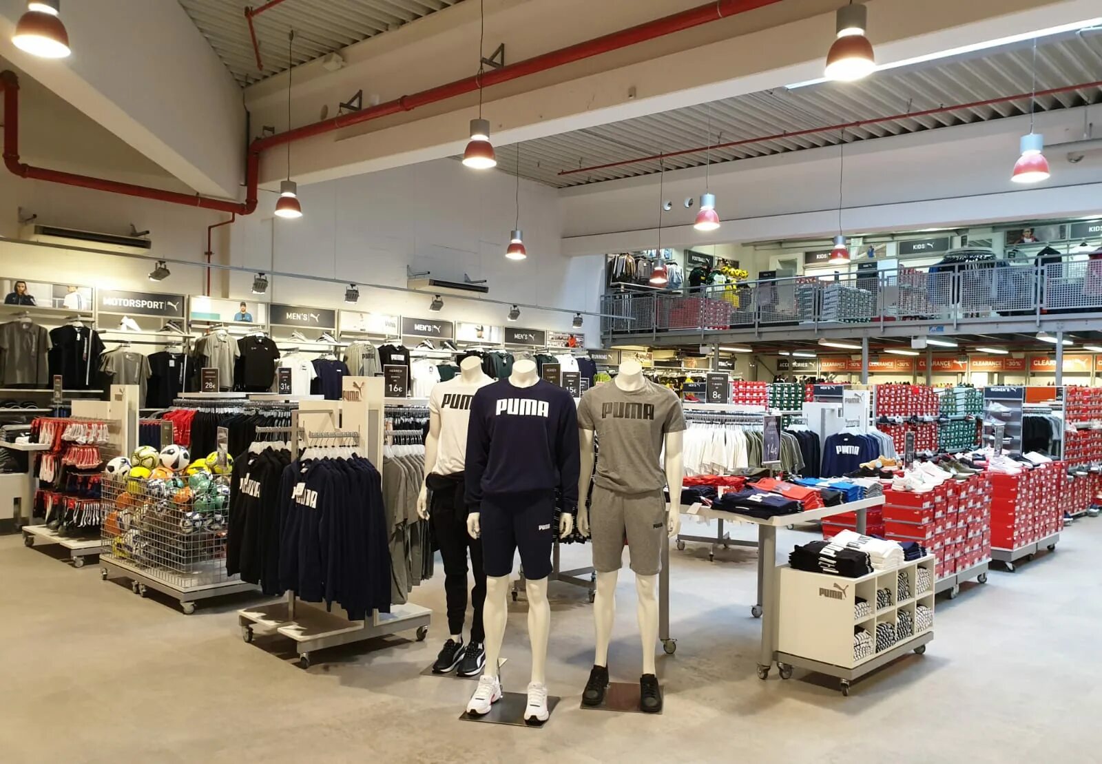 Puma outlet. Пума аутлет. Аутлет белая дача магазины Puma. Аутлет новая Рига Пума. Вива ленд Пума аутлет.