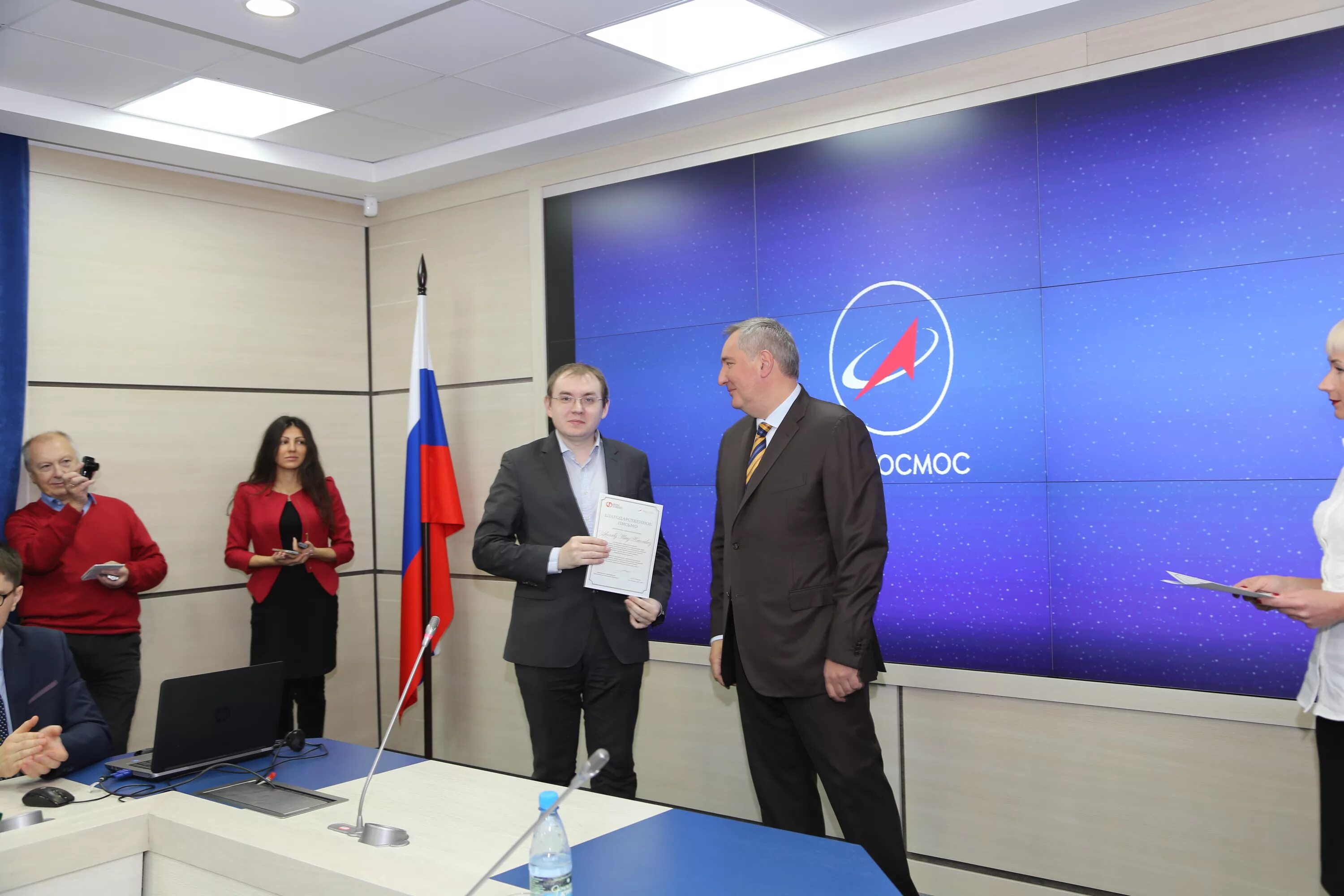проект аэрокосмические классы. федеральное космическое агентство роскосмос. роскосмоспротект сертификаты. спонсор церемонии. конкурс роскосмос.