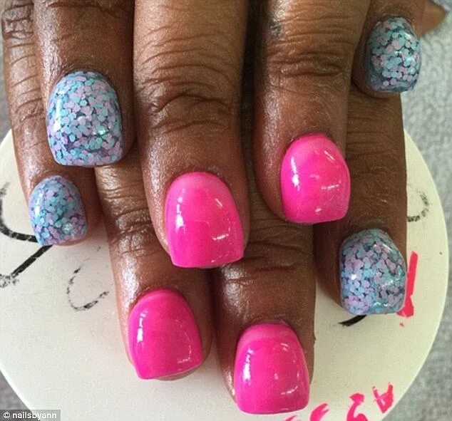 Маникюр на короткие толстые ногти Bubble Nails: Uñas de burbujas marcan tendencia de belleza en las redes sociales