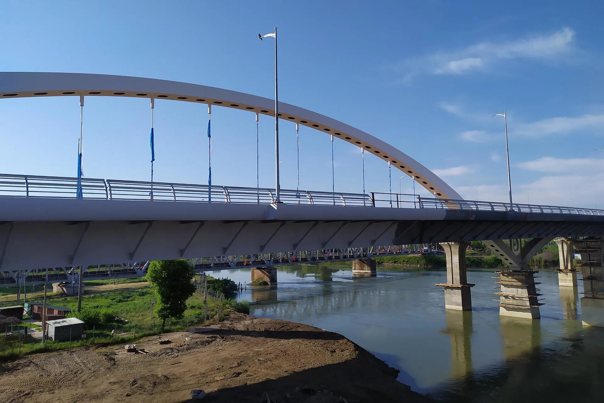 Как называется мост через дорогу. Яблоновский мост в краснодаре. новый яблоновский мост. яблоновский мост в краснодаре фото. дорожный мост.