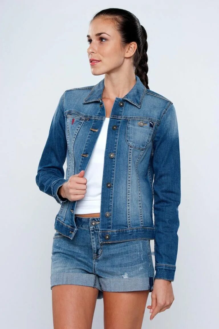 Фирмы джинсовых курток. Джинсовая белая куртка райфл. Джинсовая куртка от гуччи женская 2022. Wrangler джинсовая куртка женская. Джинсовая куртка райфл.