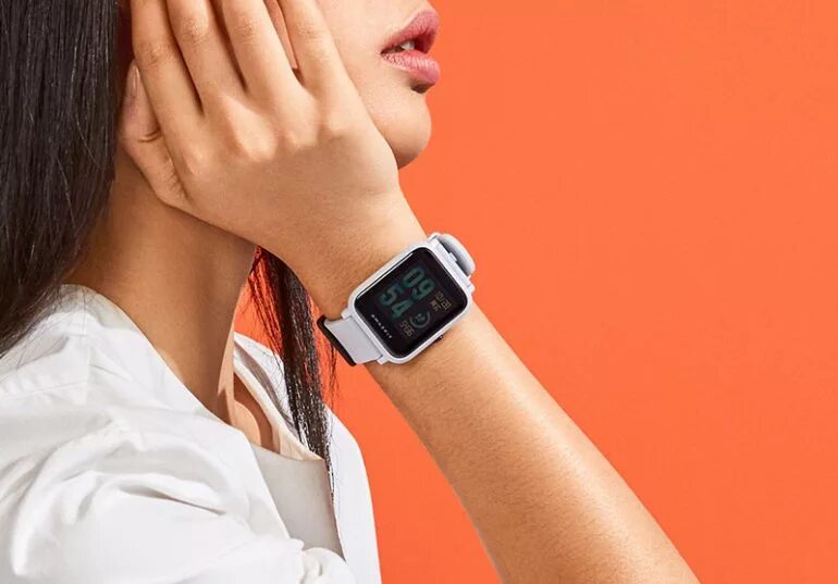 Calling watch. Xiaomi Amazfit Bip на руке. Смарт-часы Xiaomi Amazfit женские. Xiaomi Amazfit Bip на женской руке. Xiaomi Amazfit женские
