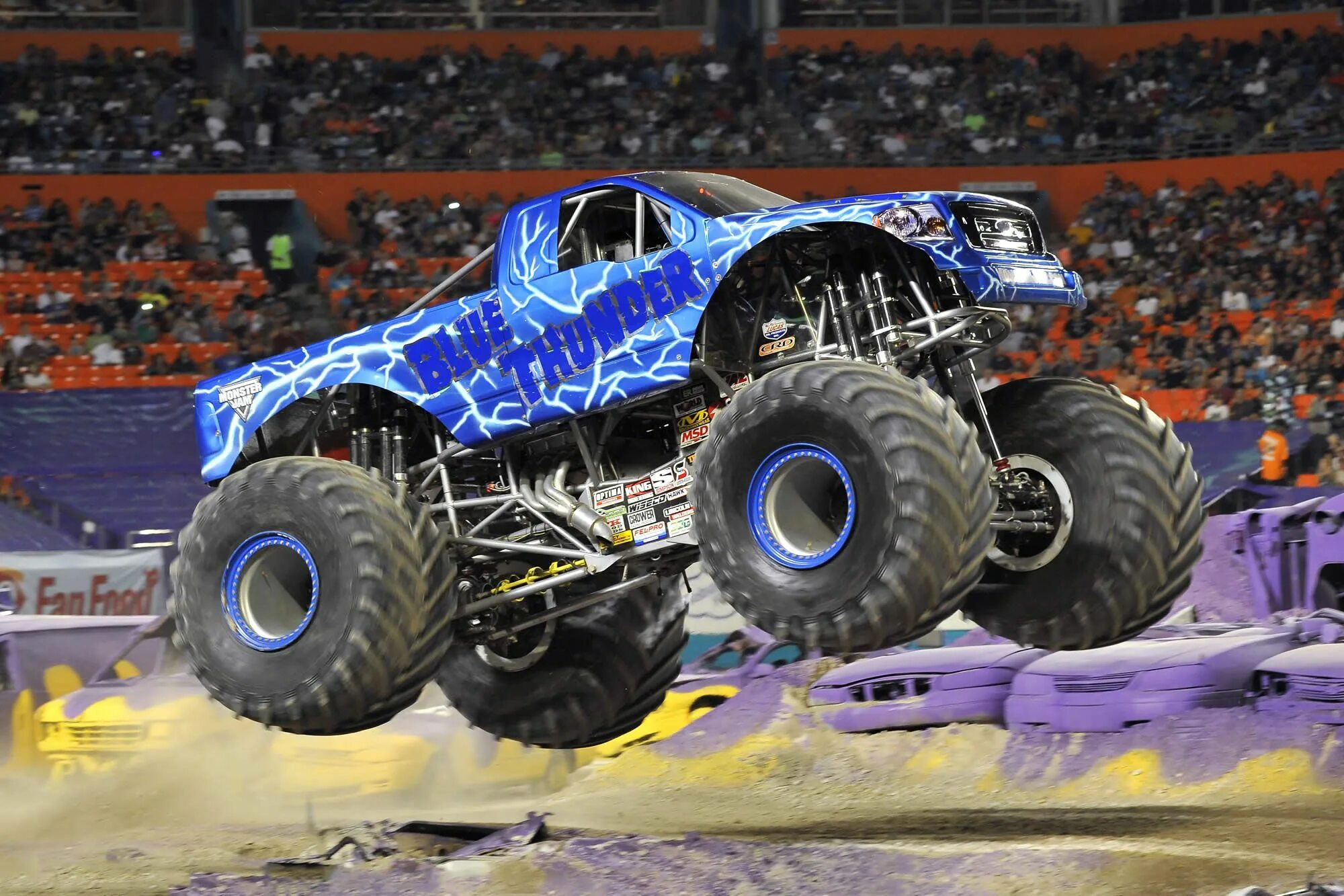 Играющий монстр трак. Монстр-трак. Играющий монстр трак. Монстр трак оффроад. Жига монстр трак.