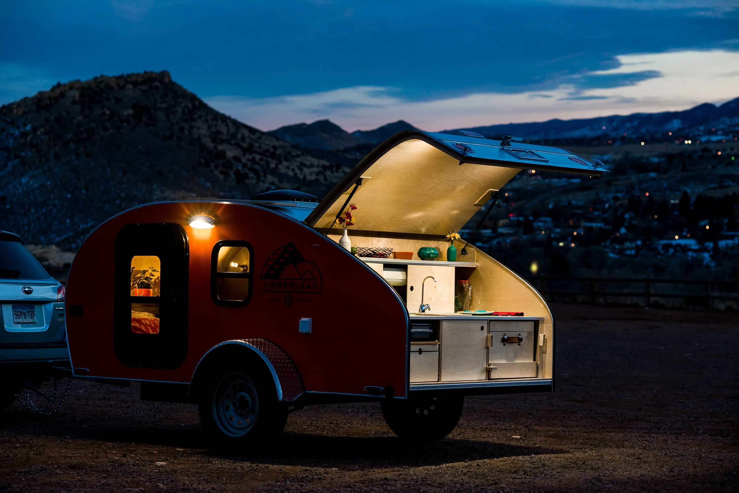 Camping car. Кемпер прицеп автодом. Автодом прицеп капля Timberleaf. Прицеп Caravisio Caravan. Camper Camp машина.